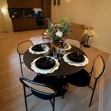 1 Sacre Coeur - Ascenseur - Calme Apartment *